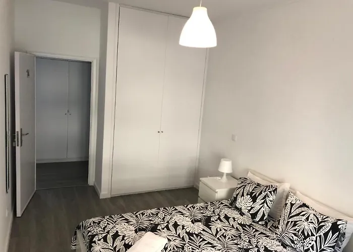 Πανσιόν Moreira's Past3