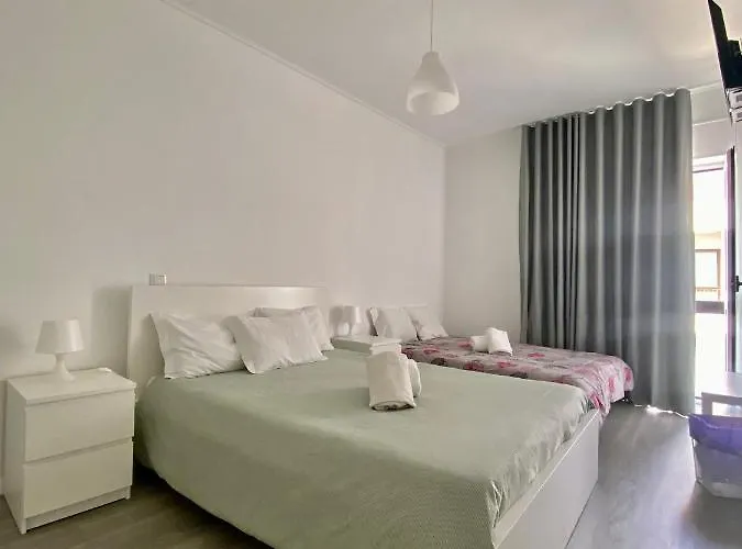 Πανσιόν Moreira's Past3